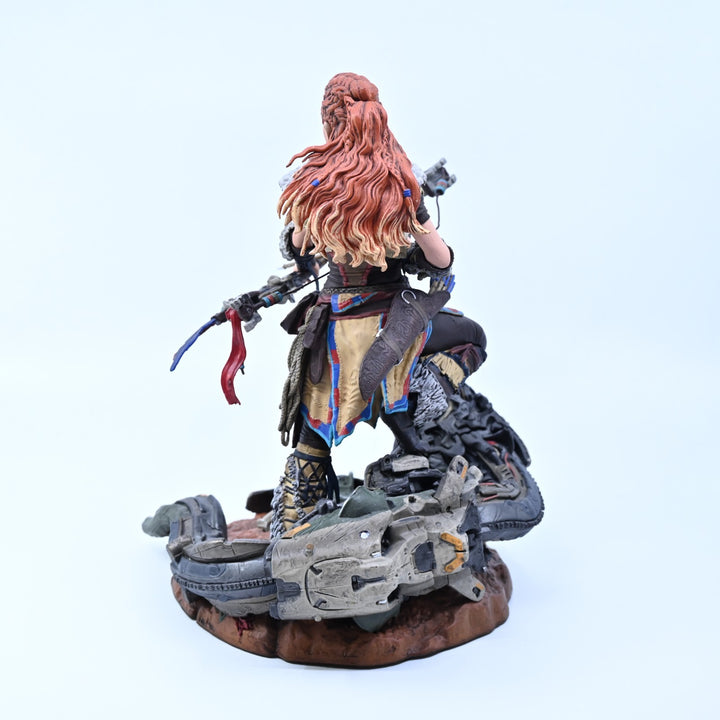Horizon Zero Dawn: Collectors Edition - 9" Aloy Huntress Aloy Statue - Figure