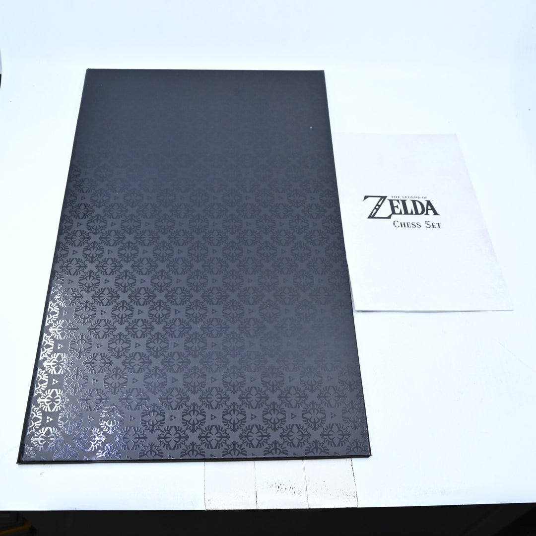LIKE NEW! The Legend of Zelda Chess Set - USAOPOLY - Board Games / Toy