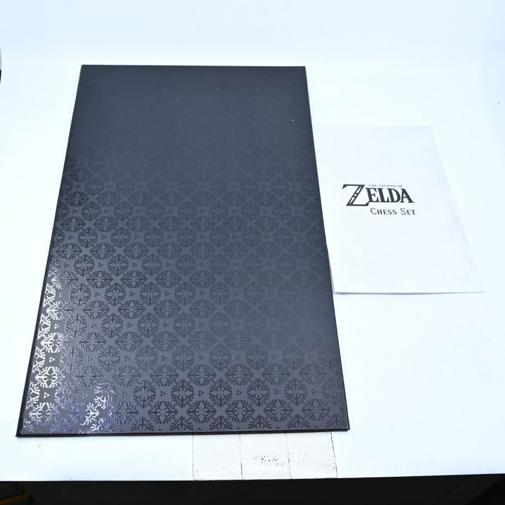 LIKE NEW! The Legend of Zelda Chess Set - USAOPOLY - Board Games / Toy