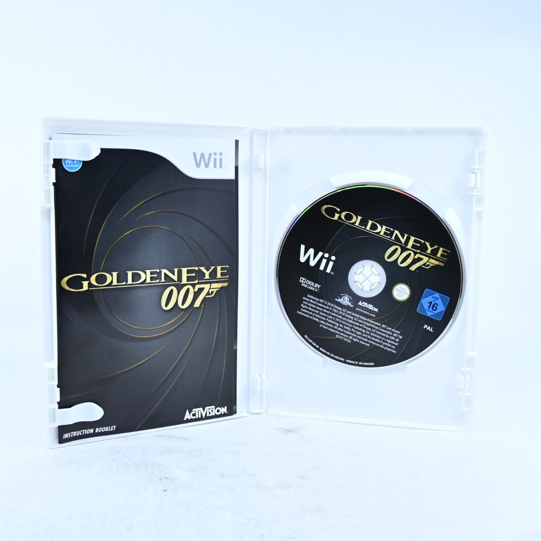 GoldenEye 007 - With Limited Edition Gold Classic Pro Controller - Wii Game