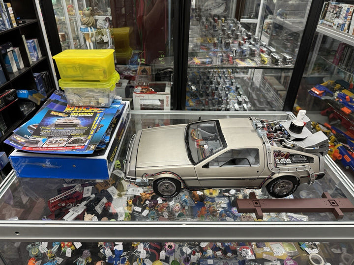 DeAgostini DeLorean - Back to the Future Assembled vehicle + Books!