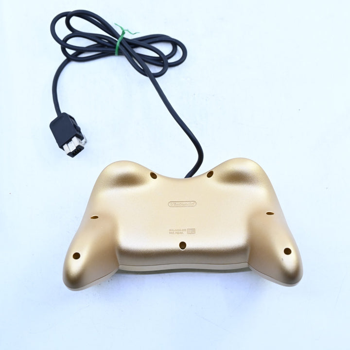 GoldenEye 007 - With Limited Edition Gold Classic Pro Controller - Wii Game