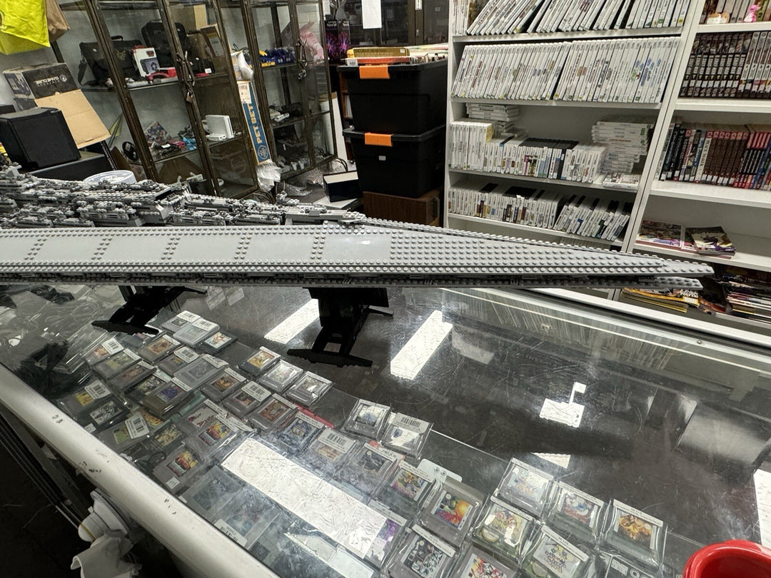 LEGO Star Wars Super Star Destroyer 10221 UCS Darth Vader + Light My Bricks