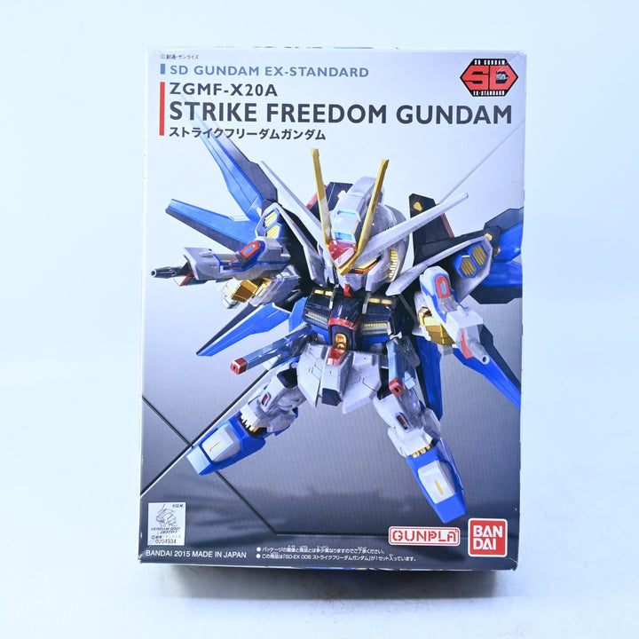 Strike Freedom Gundam - Bandai SD Gundam EX-Standard - Model Kit