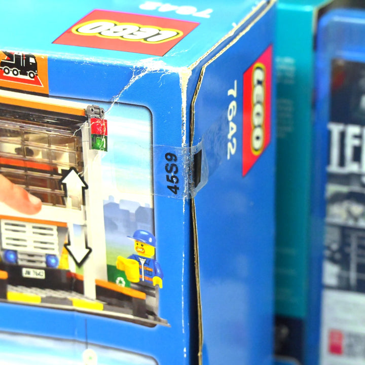 SEALED! LEGO 7642 Lego City - Garage - Toy