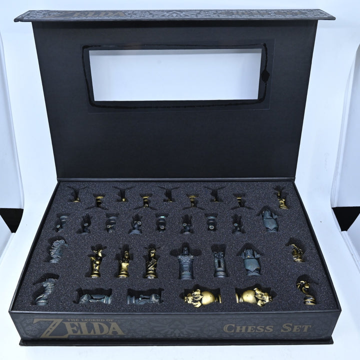 LIKE NEW! The Legend of Zelda Chess Set - USAOPOLY - Board Games / Toy