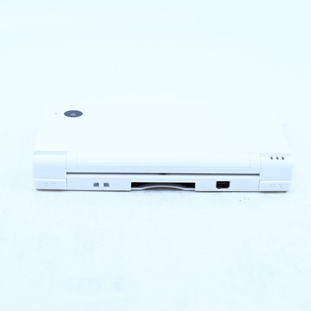 White - Nintendo DSi Console - TWL-001 - Includes 4GB SD - FREE POST!