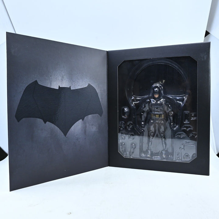 Batman - Batman v Superman: Dawn of Justice - 2016 Mezco One: 12 Collective Toy