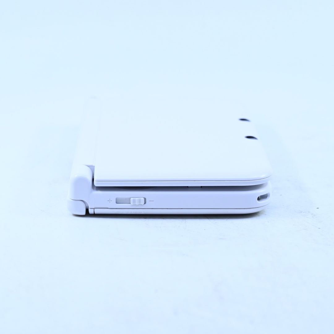 White Nintendo 3DS Console XL - SPR-001(EUR) - PAL + 4GB SD Card