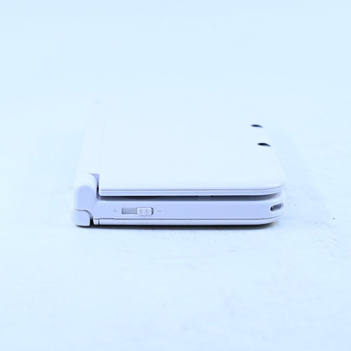White Nintendo 3DS Console XL - SPR-001(EUR) - PAL + 4GB SD Card