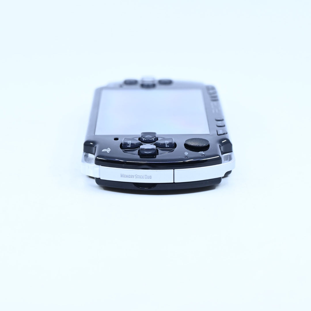 Black - Sony PSP Console - PSP-2002 - 2000 + NEW BATTERY! FREE POST!