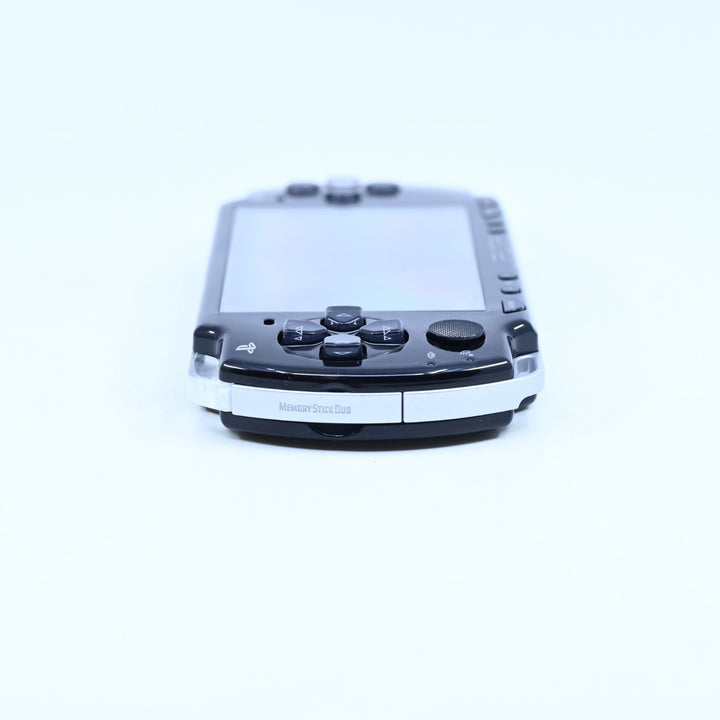 Black - Sony PSP Console - PSP-2002 - 2000 + NEW BATTERY! FREE POST!