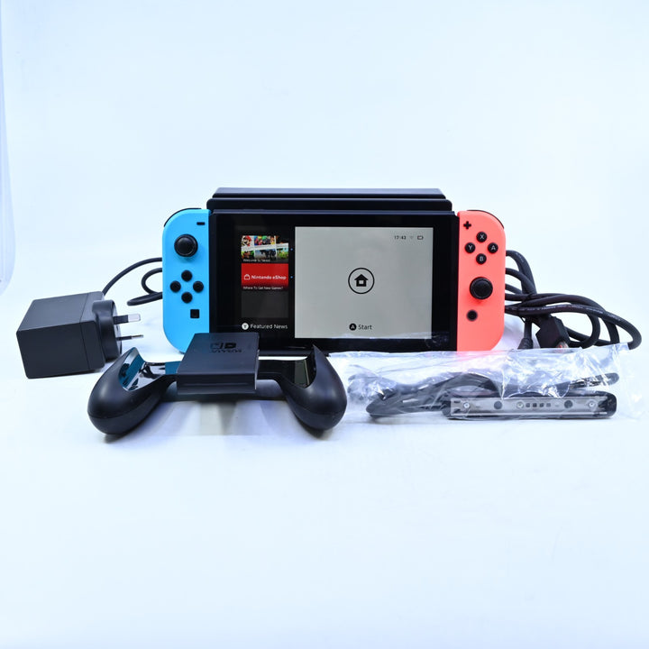 Blue / Red XKW70014512 - Nintendo Switch Boxed Console - PAL - FREE POST!
