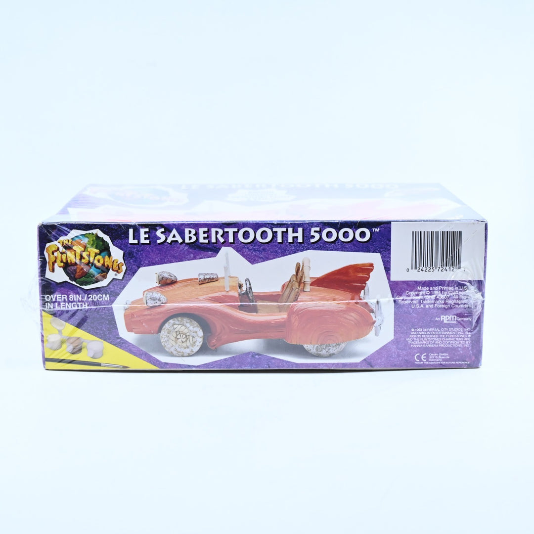 Le Sabertooth 5000 - The Flintstones - 1/20 Scale Plastic Model Kit - Model Car