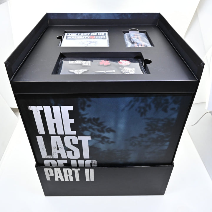 Last of Us Part II - Collector's Edition Ellie Statue - Figure + Box + Firefly