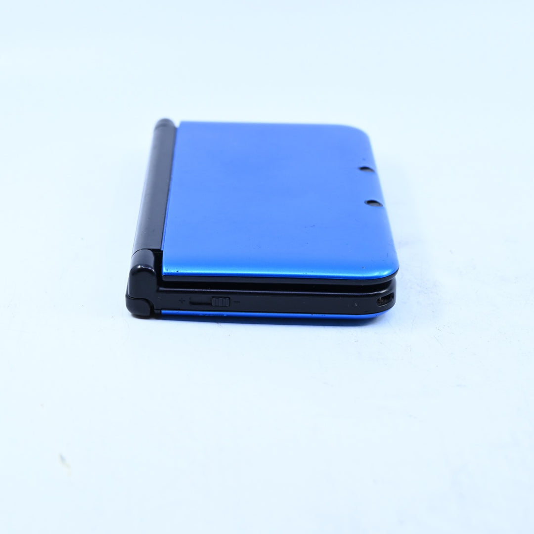 Blue / Black Nintendo 3DS Console XL - SPR-001(EUR) - PAL + 4GB SD Card