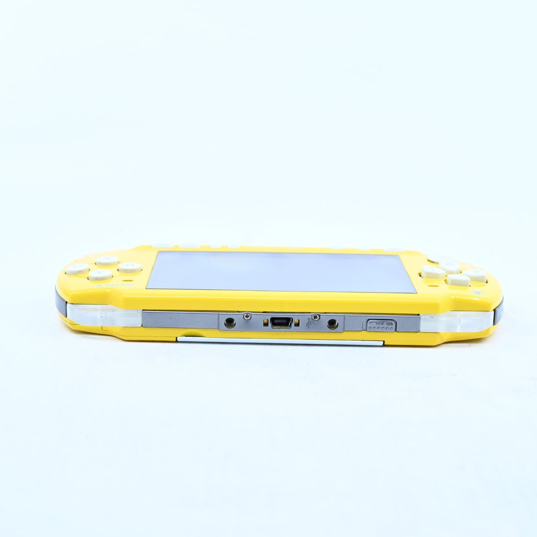 The Simpsons Edition - Yellow Sony PSP Console - PSP-2002 - 2000 + NEW BATTERY