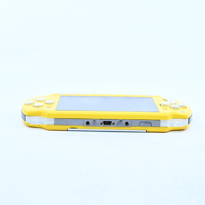 The Simpsons Edition - Yellow Sony PSP Console - PSP-2002 - 2000 + NEW BATTERY