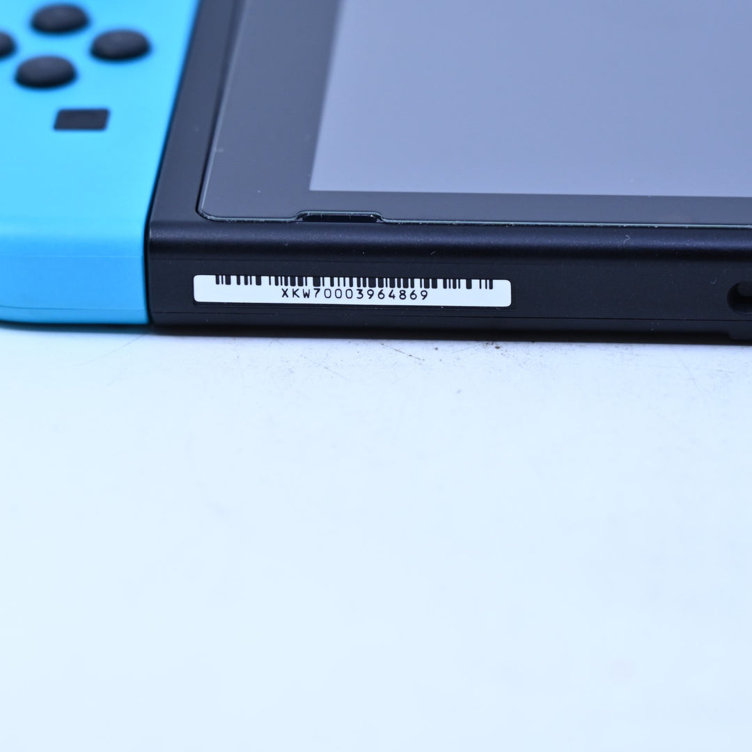 Blue / Red - With Mario Kart Code - XKW700039 - Nintendo Switch Boxed Console