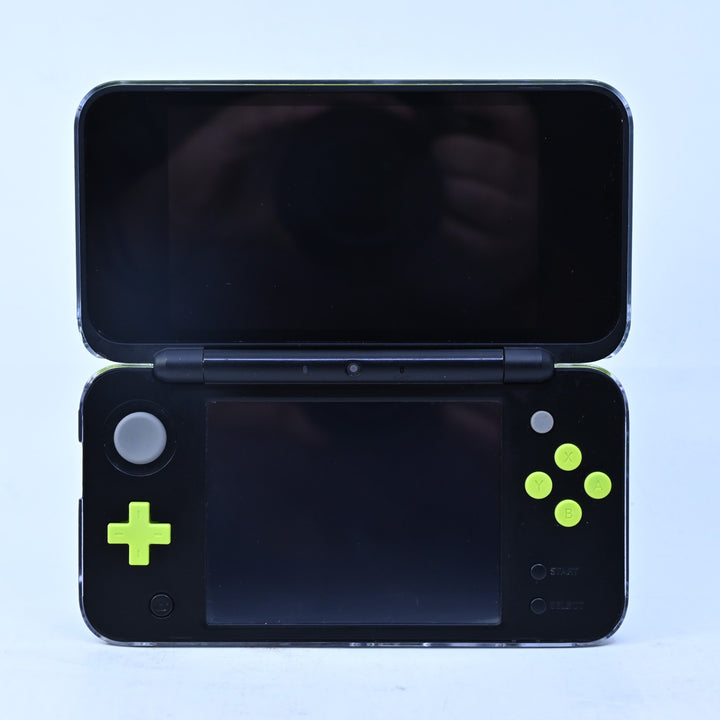 Black / Lime - 'New' Nintendo 2DS LL/XL Console + 64GB MicroSD - Region Free