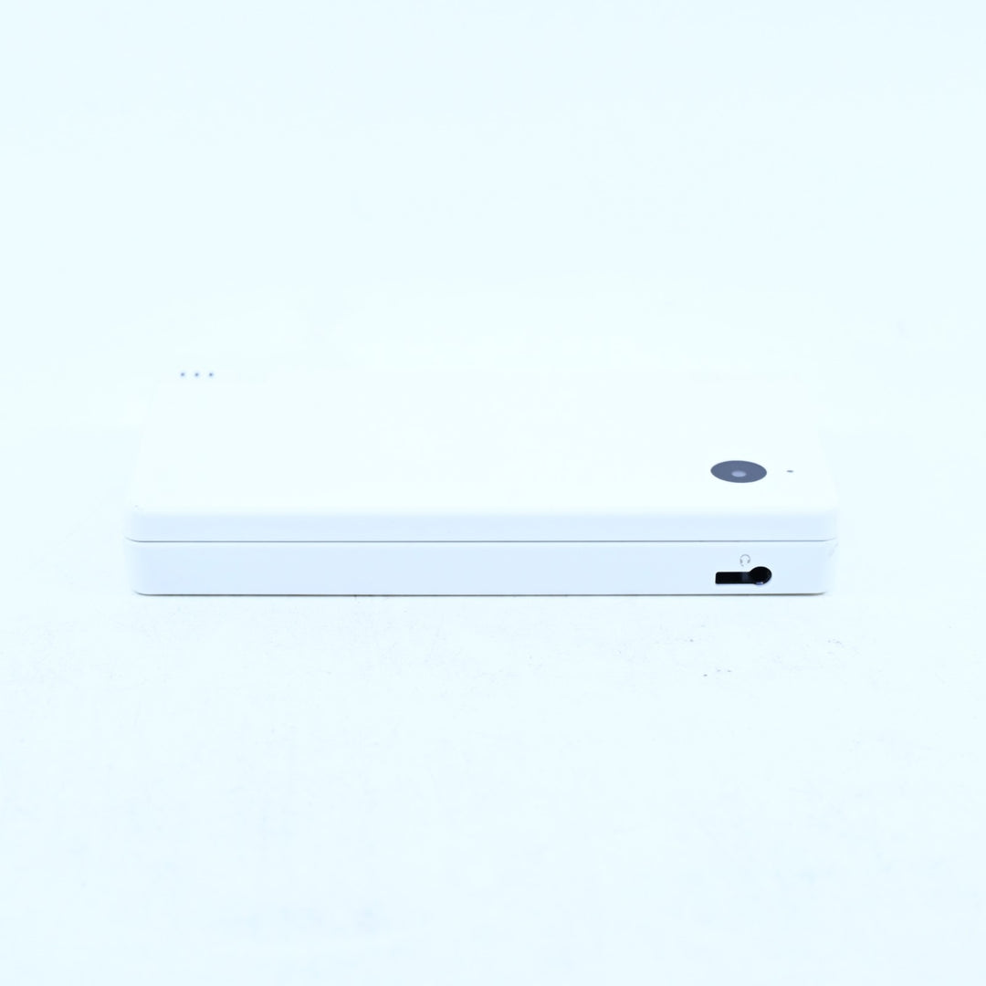 White - Nintendo DSi Console - TWL-001 - Includes 4GB SD - FREE POST!