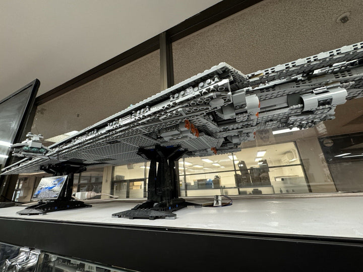 LEGO Star Wars Super Star Destroyer 10221 UCS Darth Vader + Light My Bricks
