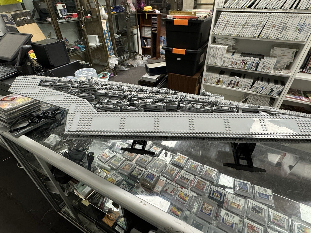 LEGO Star Wars Super Star Destroyer 10221 UCS Darth Vader + Light My Bricks