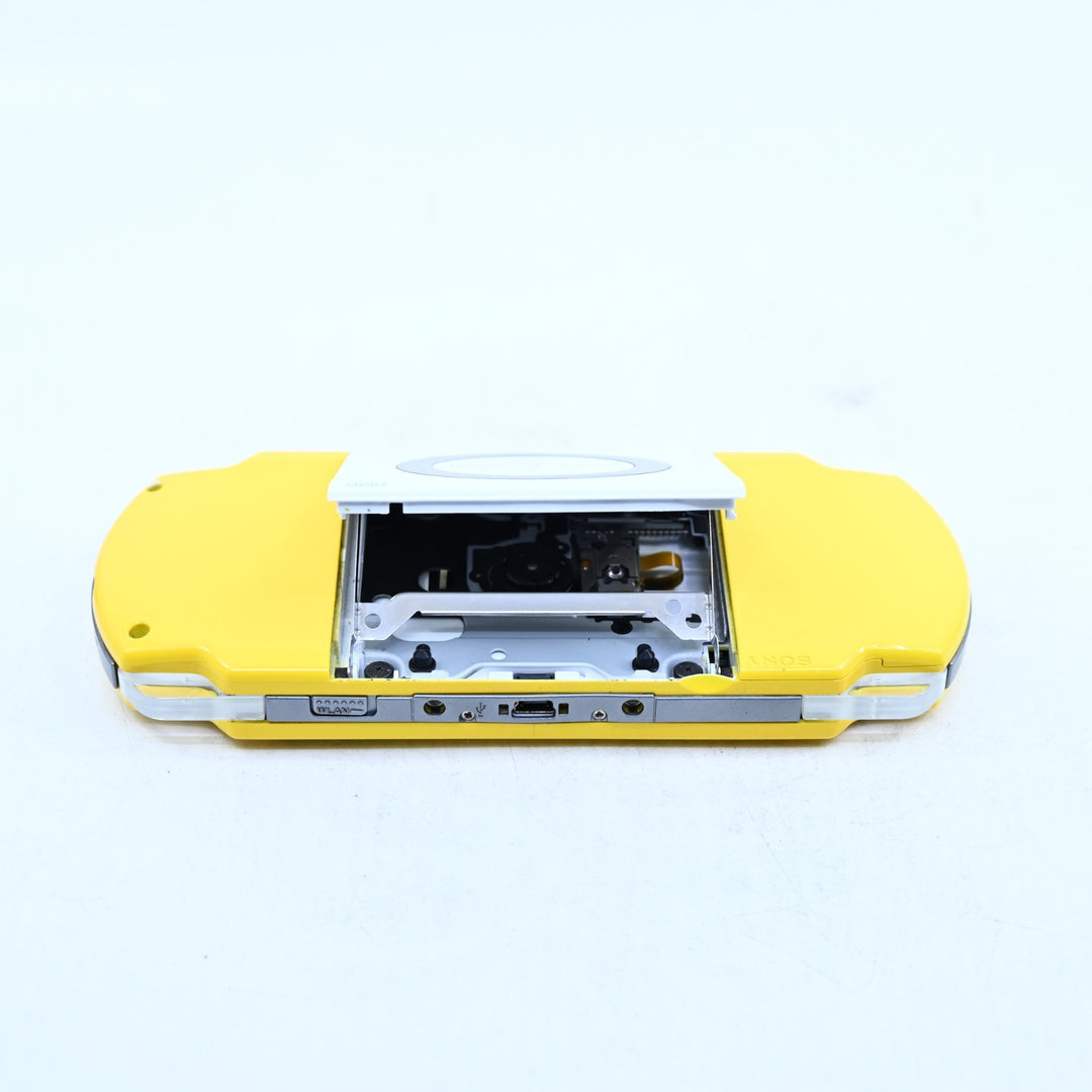 The Simpsons Edition - Yellow Sony PSP Console - PSP-2002 - 2000 + NEW BATTERY