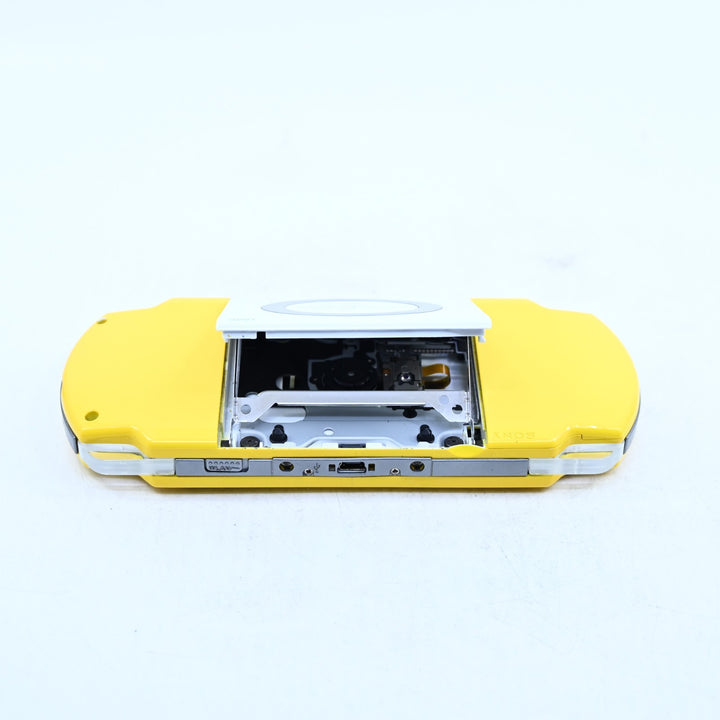 The Simpsons Edition - Yellow Sony PSP Console - PSP-2002 - 2000 + NEW BATTERY