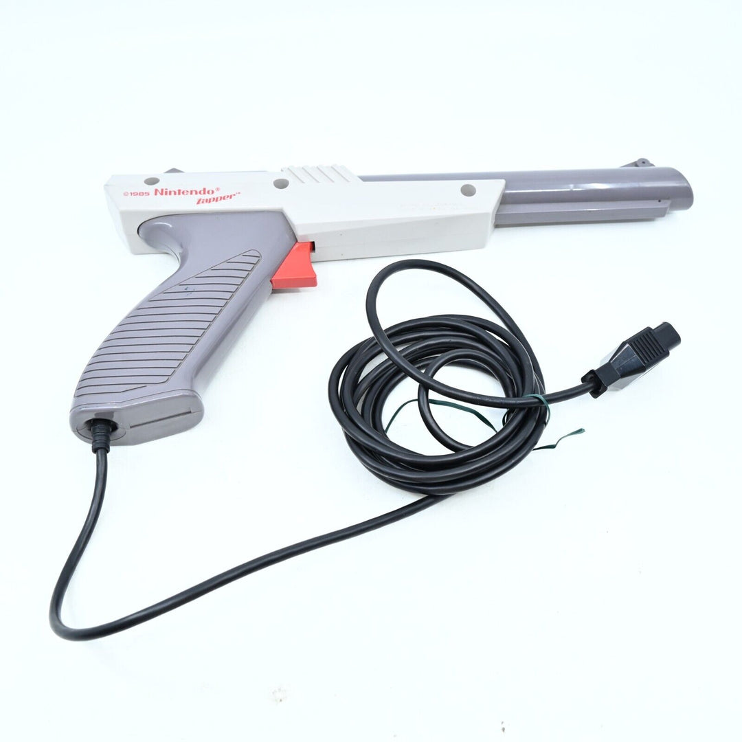 Nintendo Zapper Gun - Nintendo Entertainment System / NES Accessory - FREE POST!