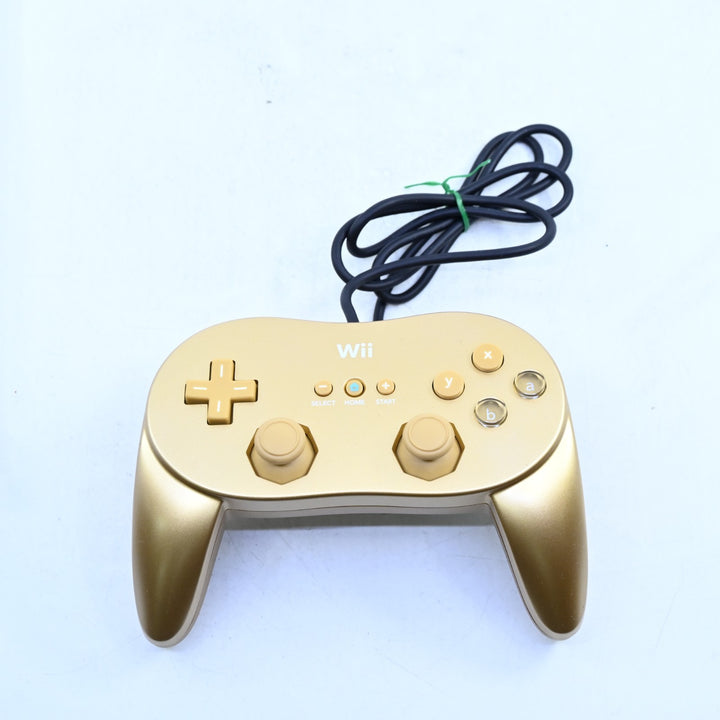 GoldenEye 007 - With Limited Edition Gold Classic Pro Controller - Wii Game