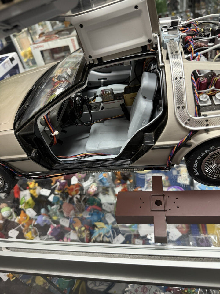 DeAgostini DeLorean - Back to the Future Assembled vehicle + Books!