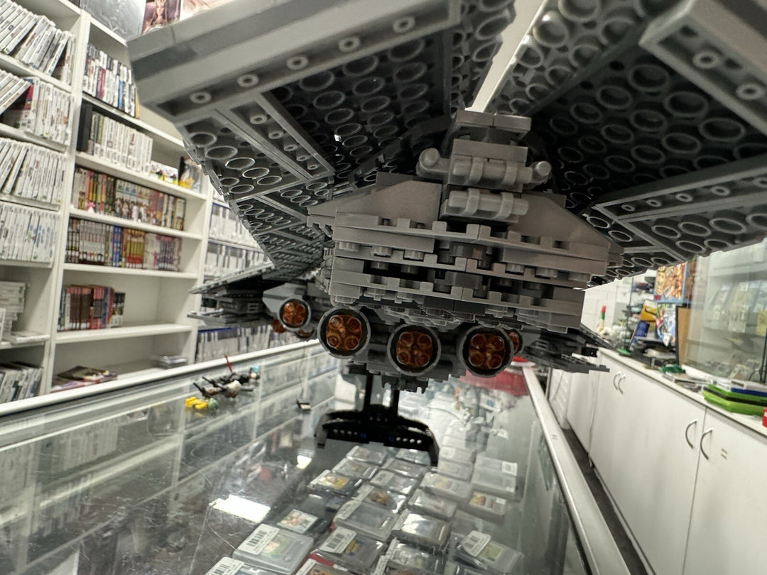LEGO Star Wars Super Star Destroyer 10221 UCS Darth Vader + Light My Bricks
