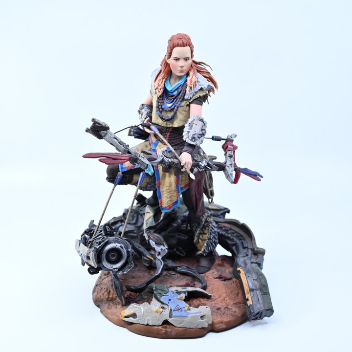 Horizon Zero Dawn: Collectors Edition - 9" Aloy Huntress Aloy Statue - Figure