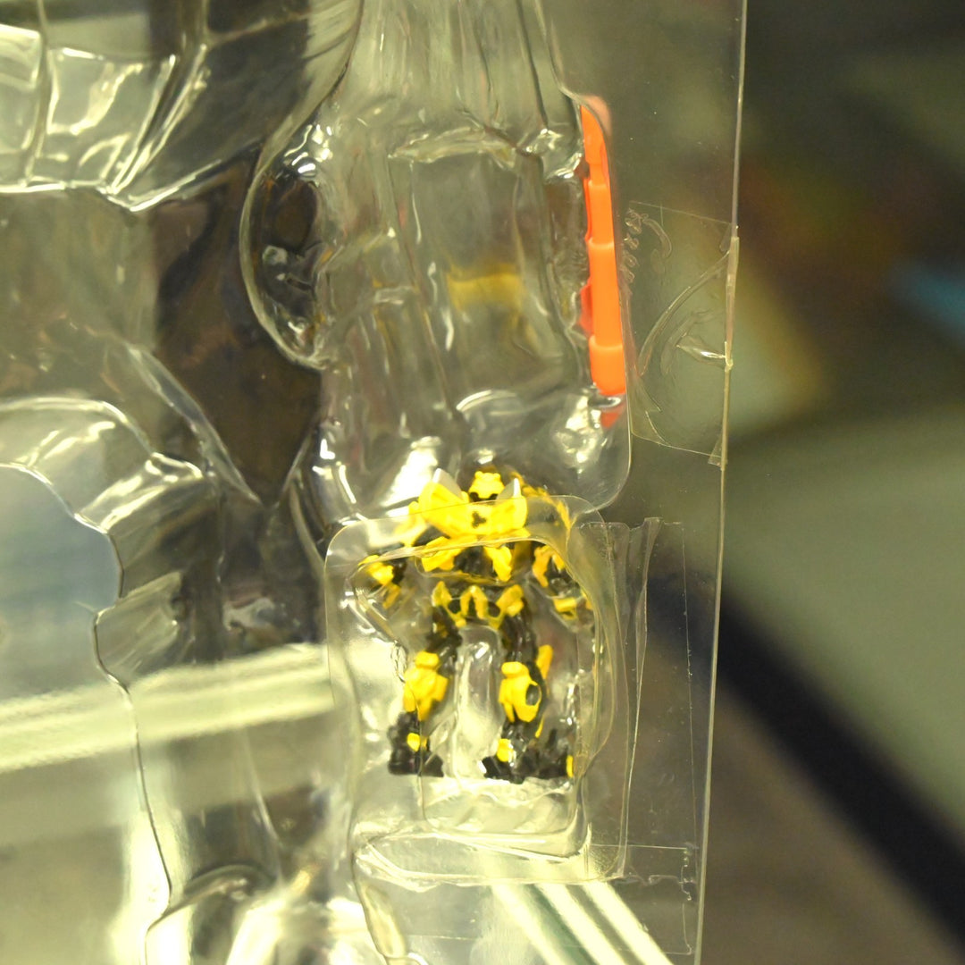 Ultimate Bumblebee - Titanium Series Animatronic Bumblebee - Transformer Toy