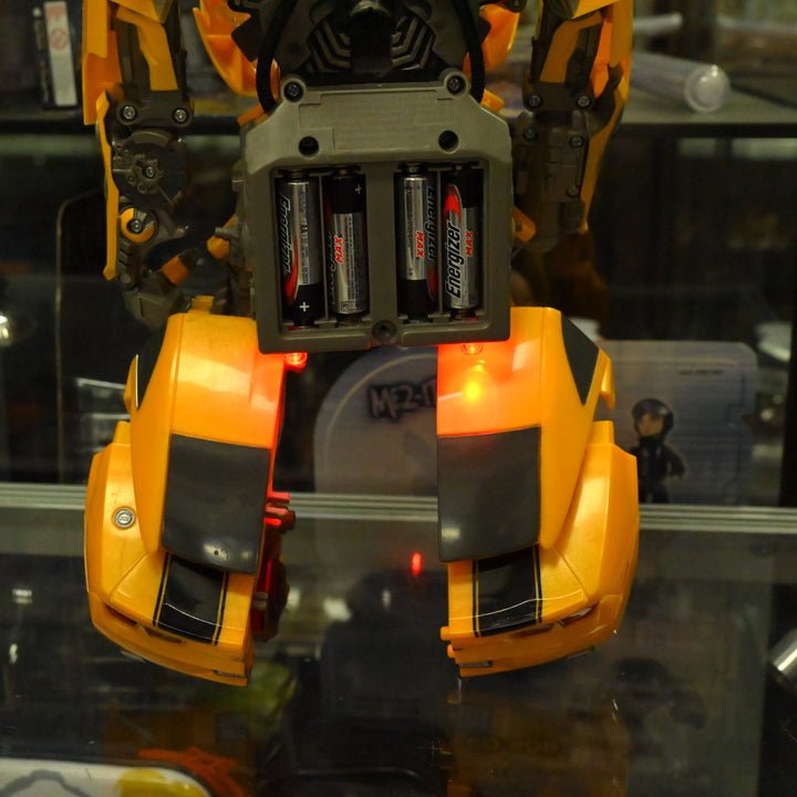 Ultimate Bumblebee - Titanium Series Animatronic Bumblebee - Transformer