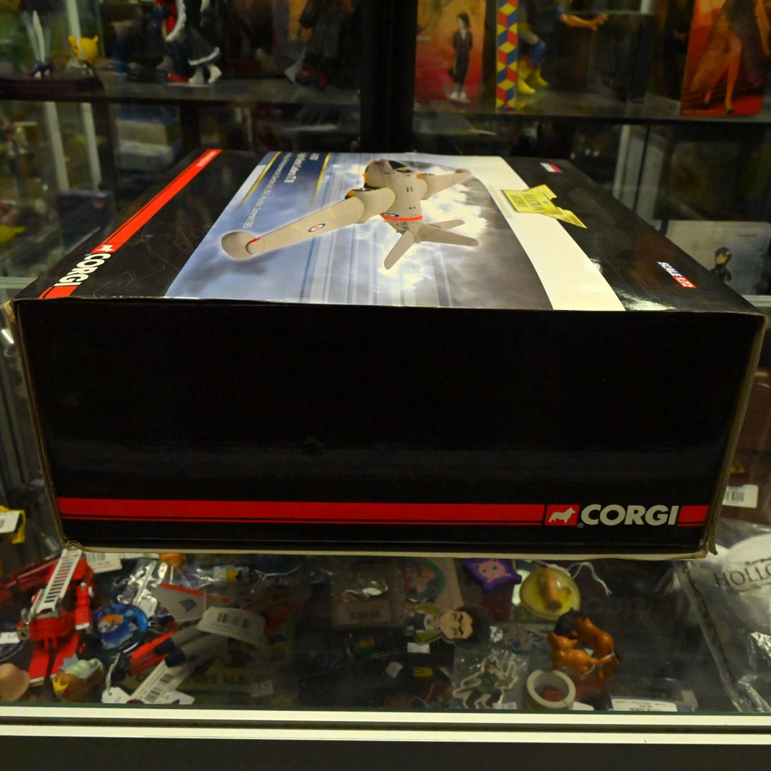 Corgi Aviation 1:72 English Electric Canberra TT.18 Royal Navy AA34707 - Plane