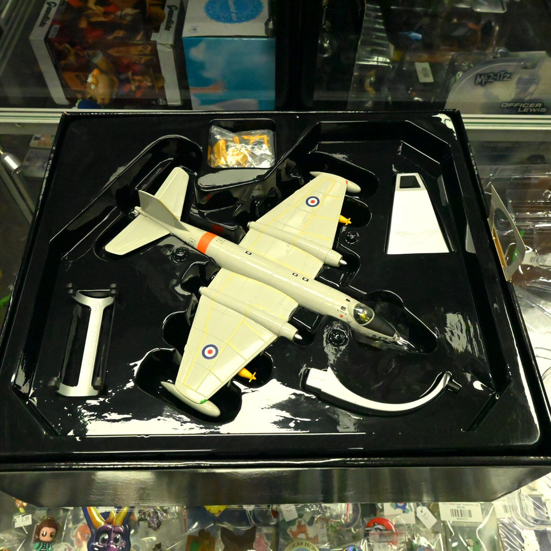 Corgi Aviation 1:72 English Electric Canberra TT.18 Royal Navy AA34707 - Plane