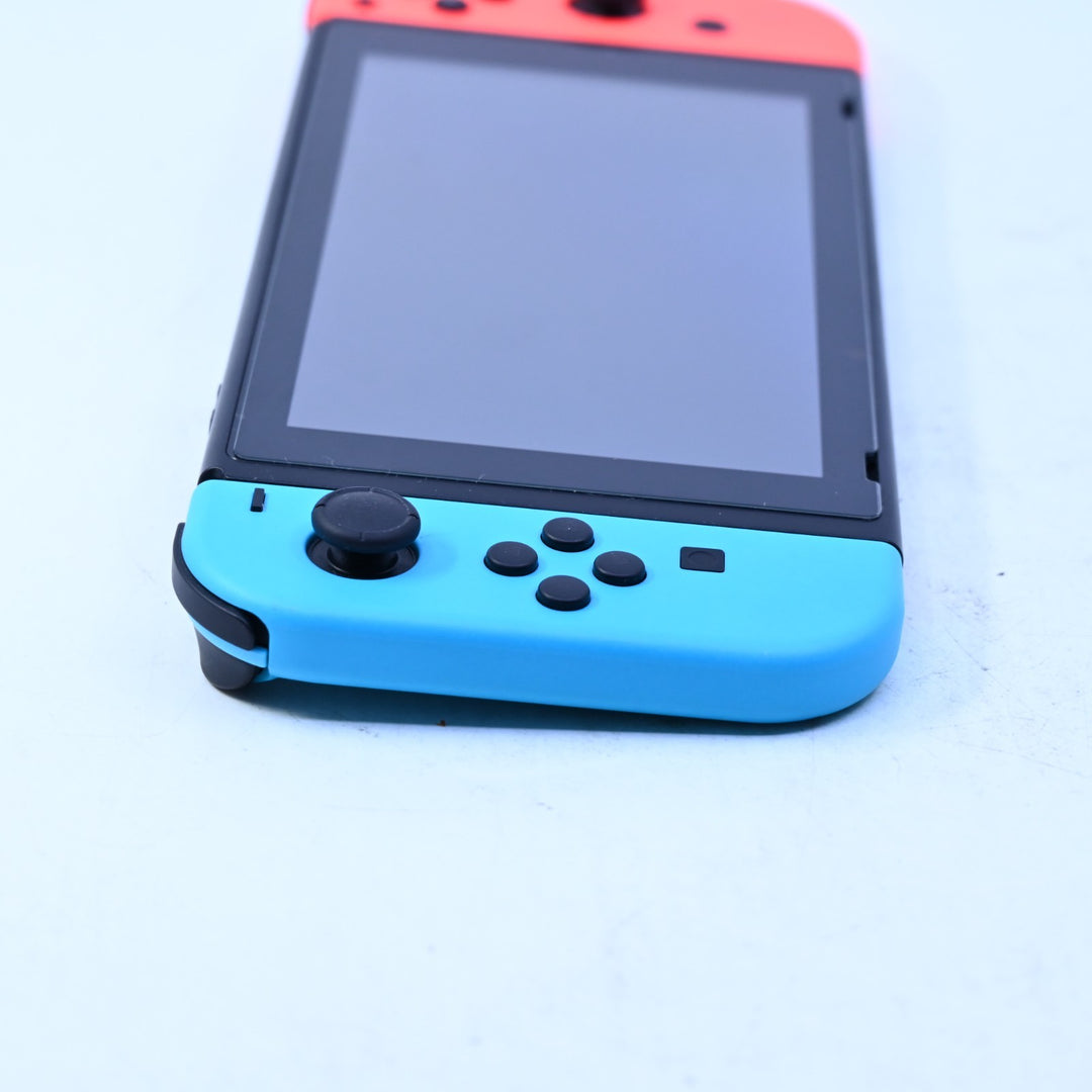 Blue / Red - With Mario Kart Code - XKW700039 - Nintendo Switch Boxed Console