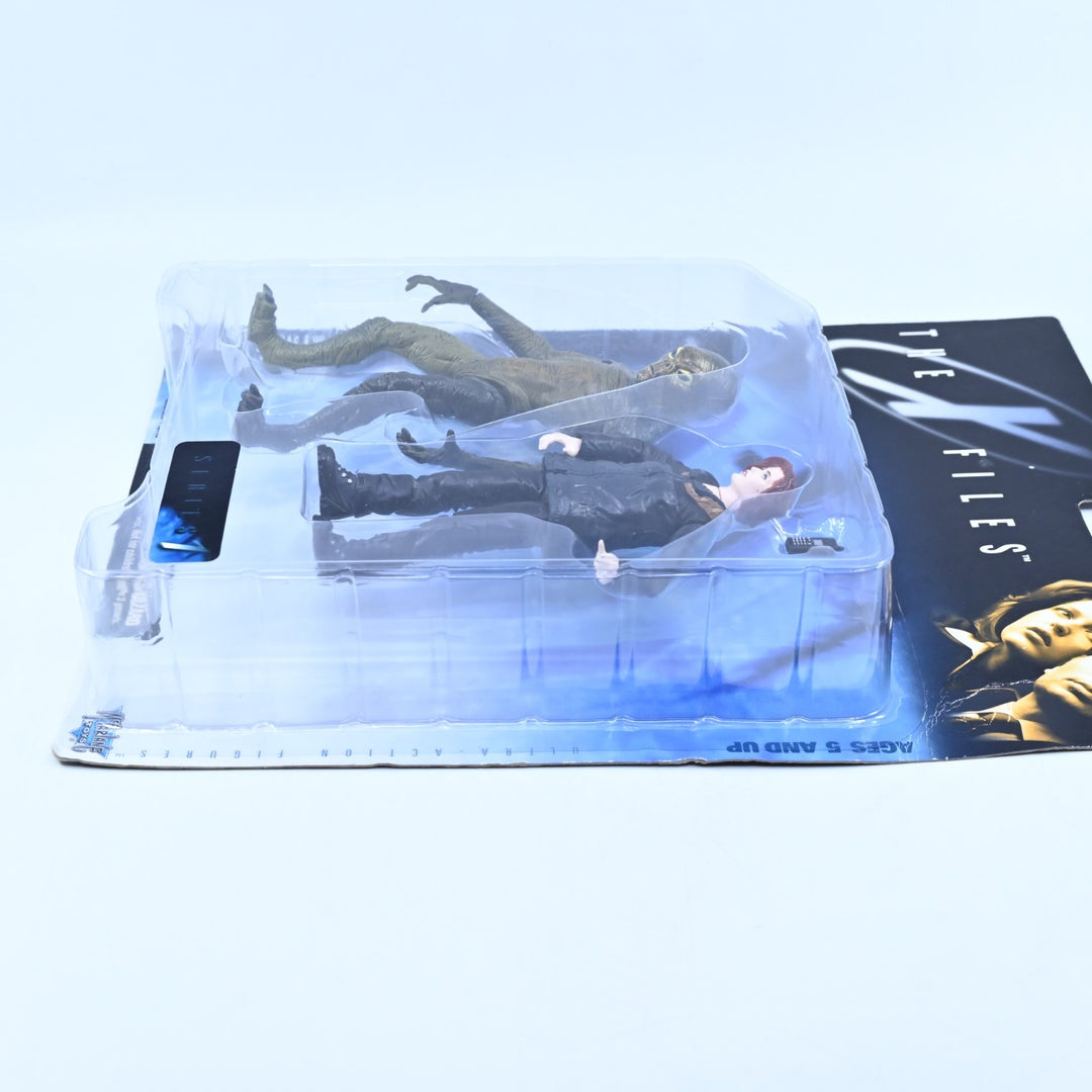 SEALED! The X-Files Series 1 Figure - Agent Scully With Alien - Action Figure