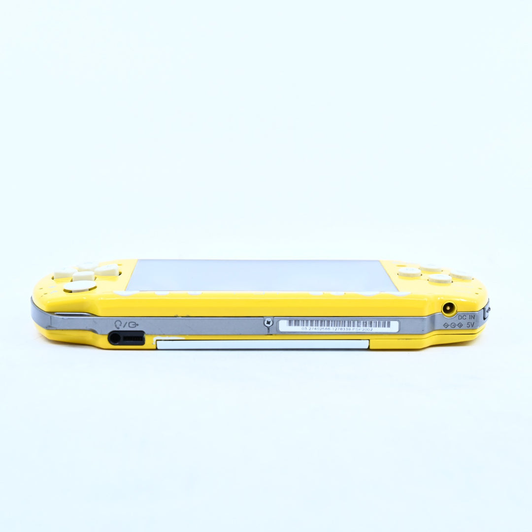 The Simpsons Edition - Yellow Sony PSP Console - PSP-2002 - 2000 + NEW BATTERY