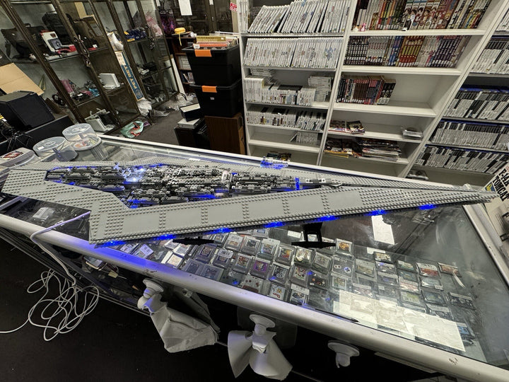 LEGO Star Wars Super Star Destroyer 10221 UCS Darth Vader + Light My Bricks