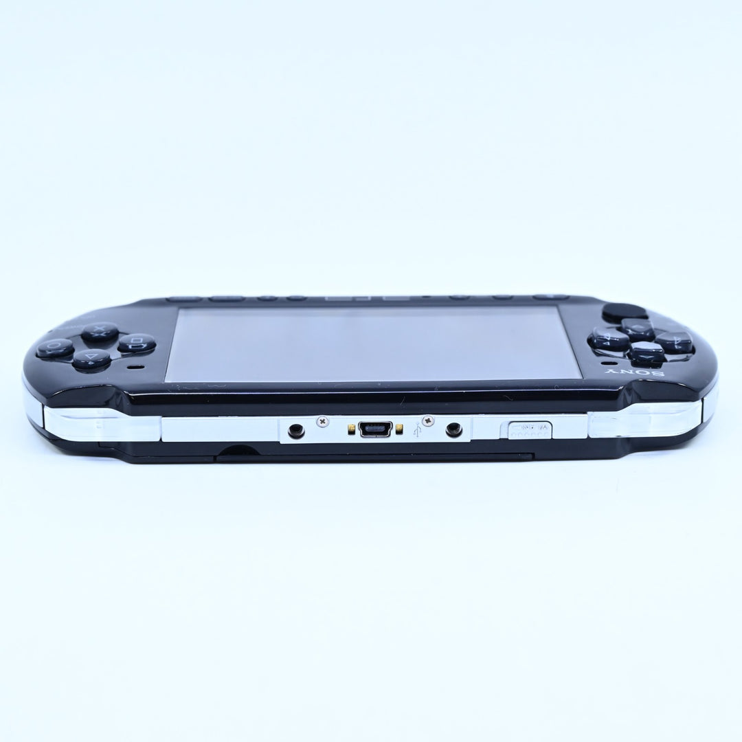 Black Sony PSP Console - PSP-3002 - 3000 + NEW BATTERY! + SD Card - FREE POST!