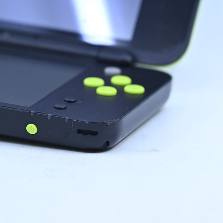Black / Lime - 'New' Nintendo 2DS LL/XL Console + 64GB MicroSD - Region Free