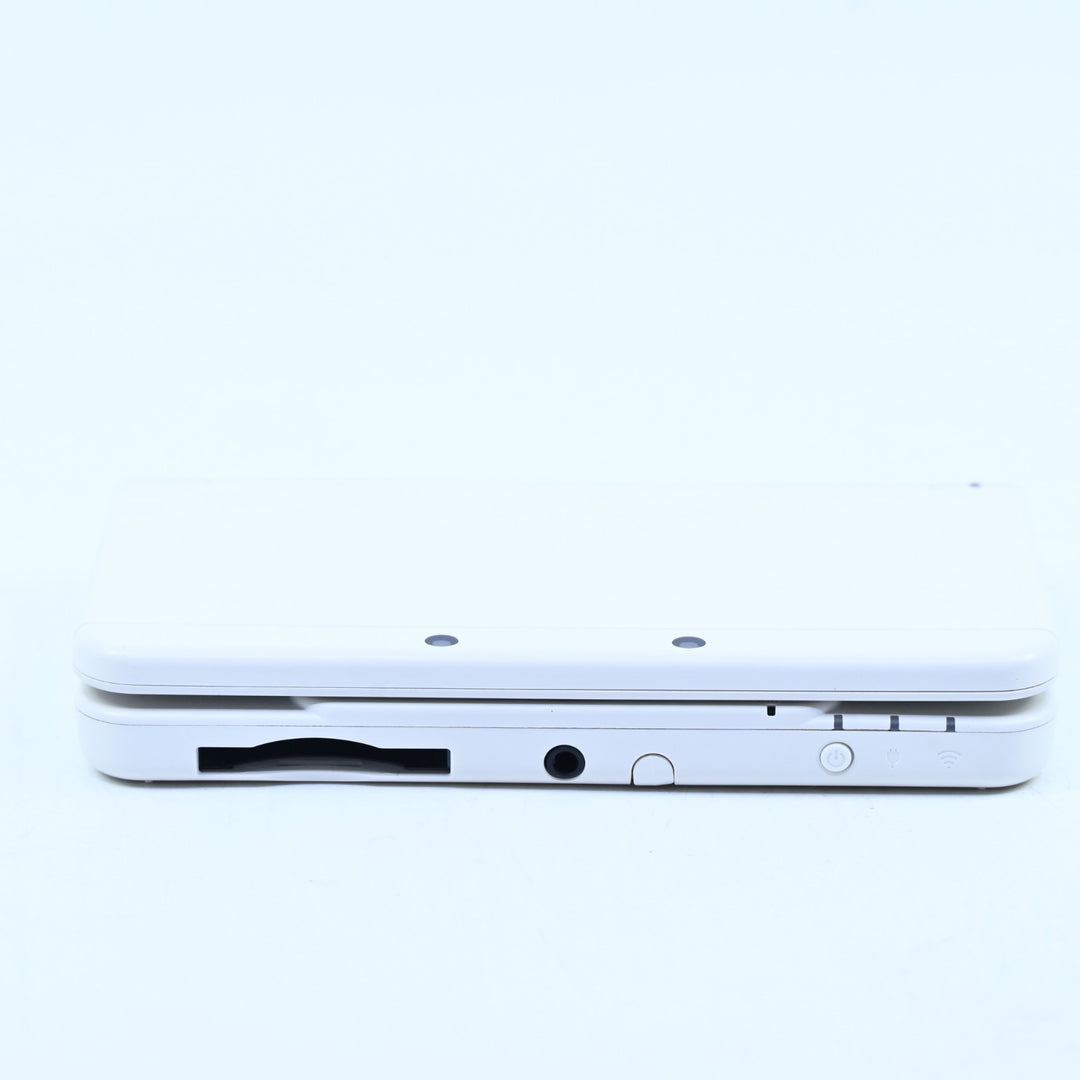 Super Mario White Limited Edition - 'New' Nintendo 3DS Console - PAL - FREE POST