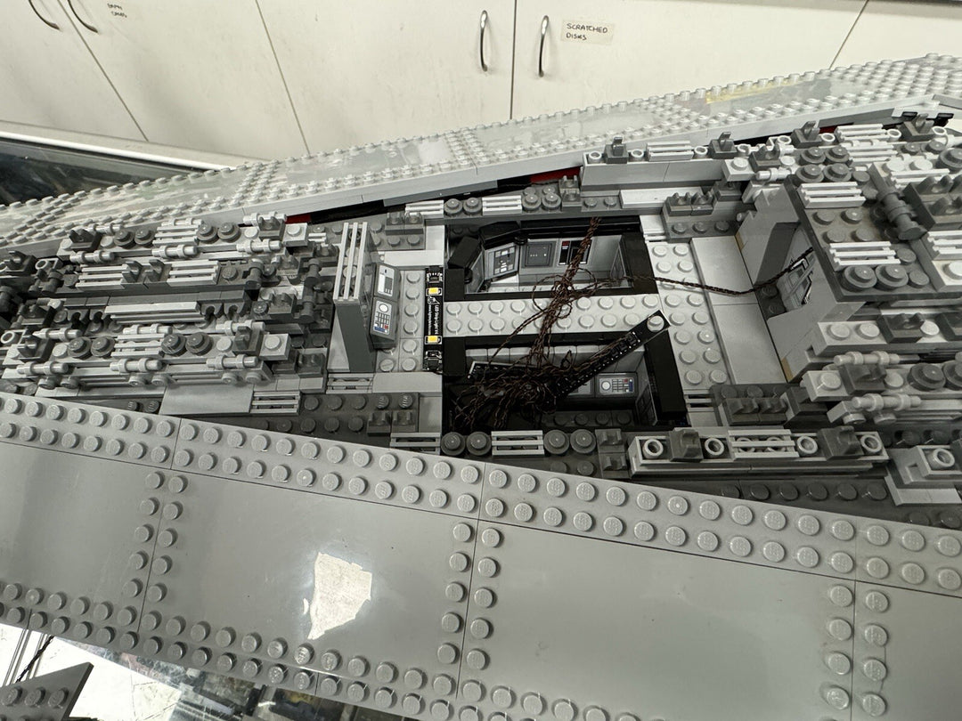 LEGO Star Wars Super Star Destroyer 10221 UCS Darth Vader + Light My Bricks