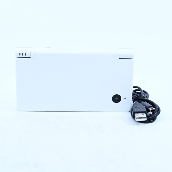 White - Nintendo DSi Console - TWL-001 - Includes 4GB SD - FREE POST!