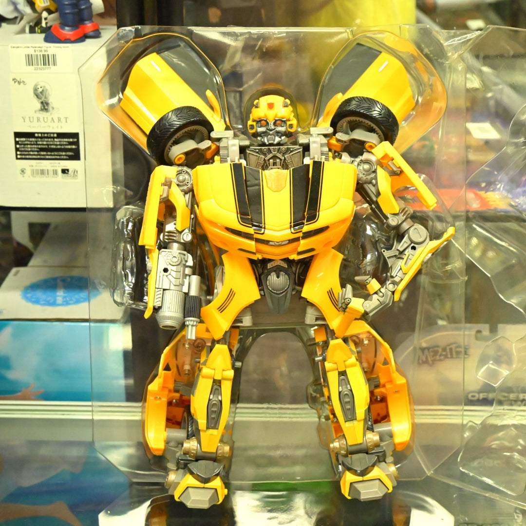 Ultimate Bumblebee - Titanium Series Animatronic Bumblebee - Transformer