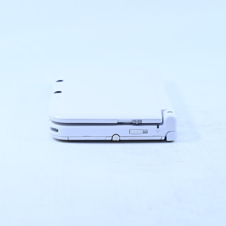 White Nintendo 3DS Console XL - SPR-001(EUR) - PAL + 4GB SD Card