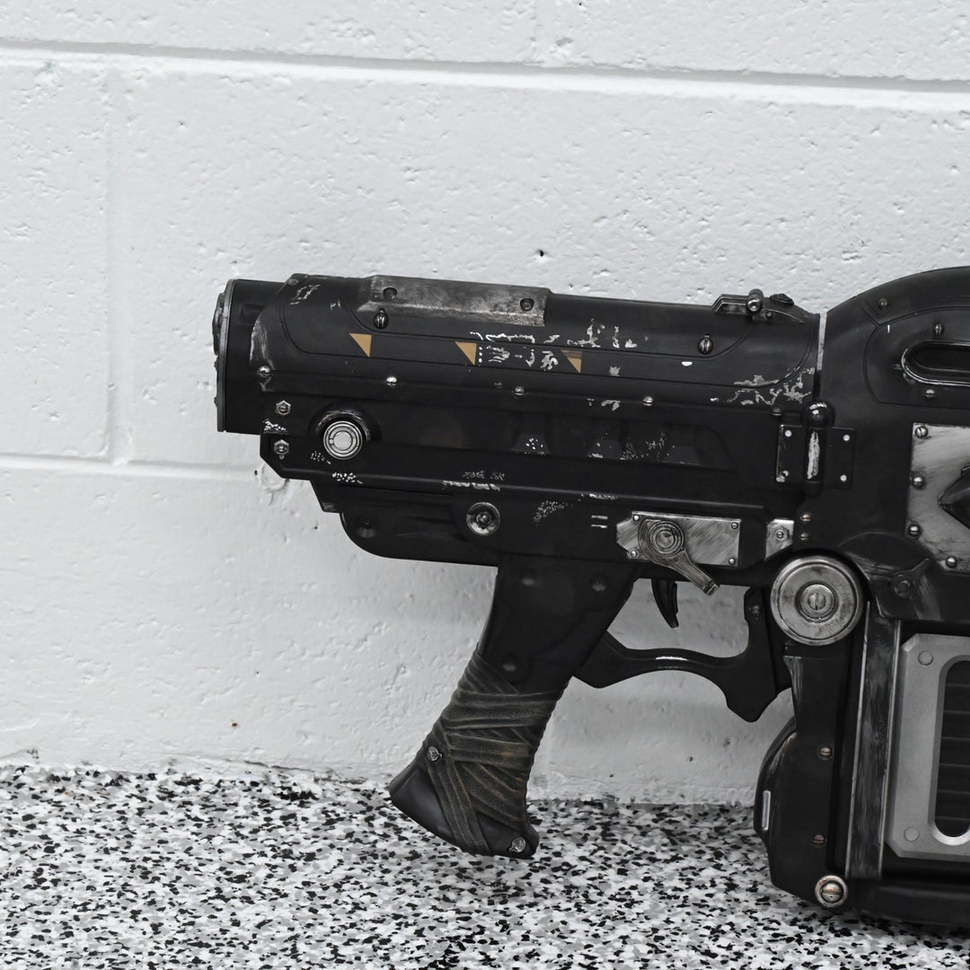 Retro Lancer Replica - Gears of War 3 - 1:1 Scale - Video Game Collectable / Toy